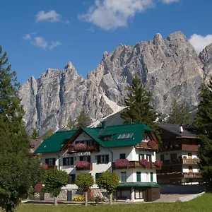 https://oasi-cortina-dampezzo.hotelinveneto.com