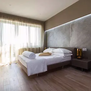 https://ginevra-rooms.it-lombardy.com